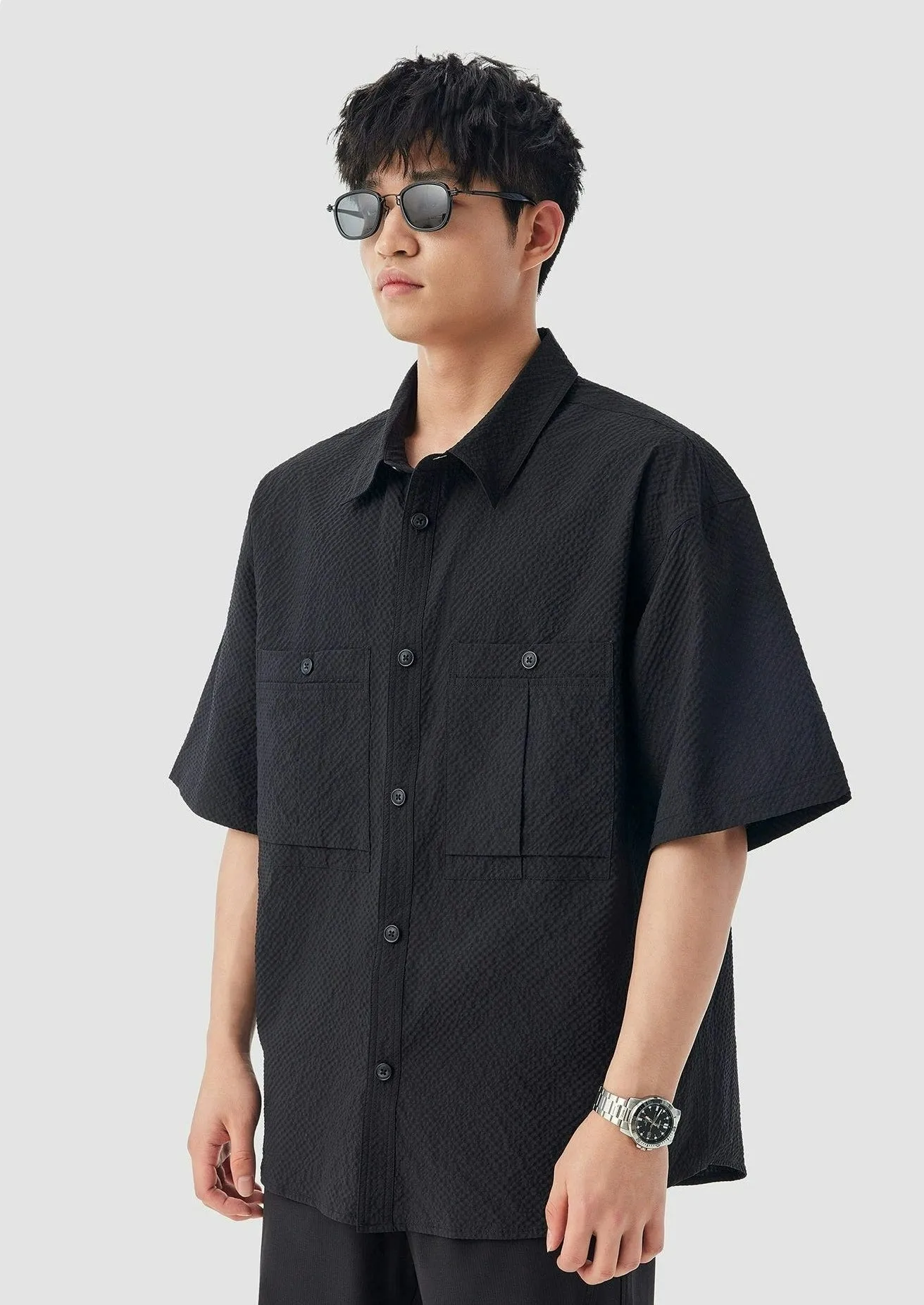 Dual-Pocketed Textured Short-Sleeve Button-Up Shirt