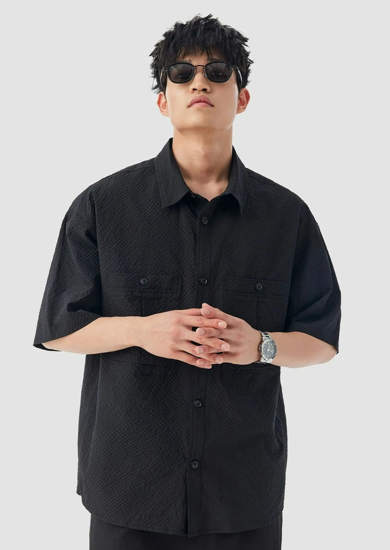 Dual-Pocketed Textured Short-Sleeve Button-Up Shirt