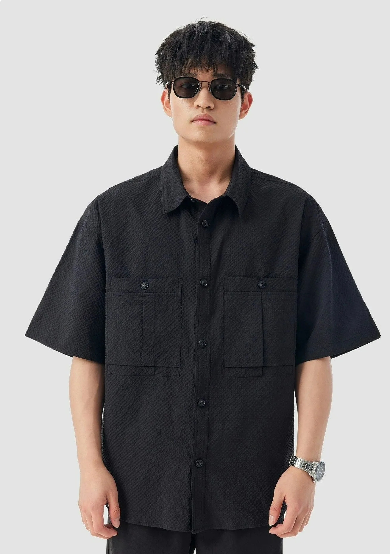 Dual-Pocketed Textured Short-Sleeve Button-Up Shirt