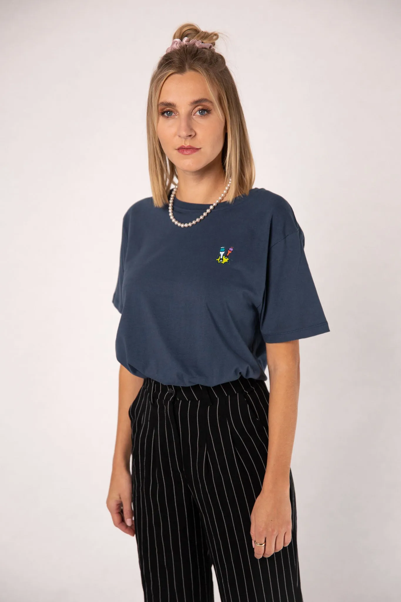 Kleiner Klopfer | Besticktes Frauen Oversized Bio Baumwoll T-Shirt