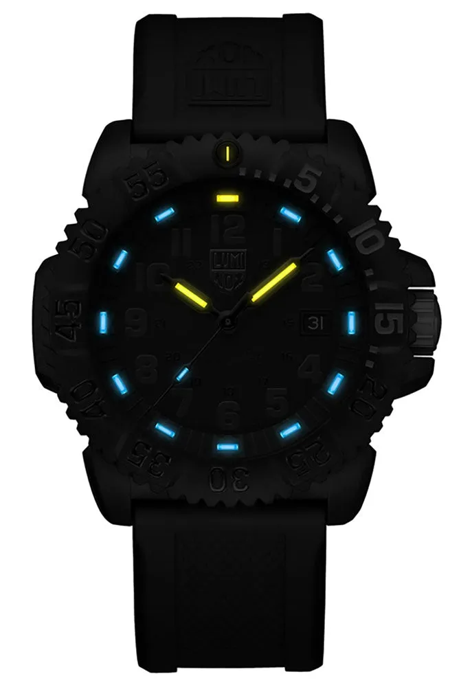 Optimized Product Title: Durable Luminox Navy Seal CARBONOX Mens Diving Watch with Black Rubber Strap and Date Feature